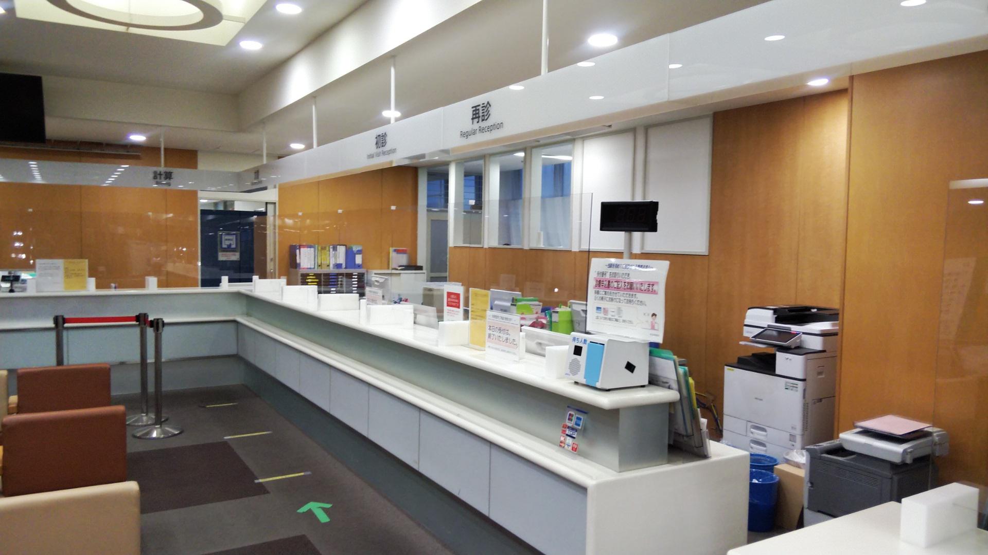 大岡山 東急病院様の受付に飛沫防止パーテーションを製作しました。